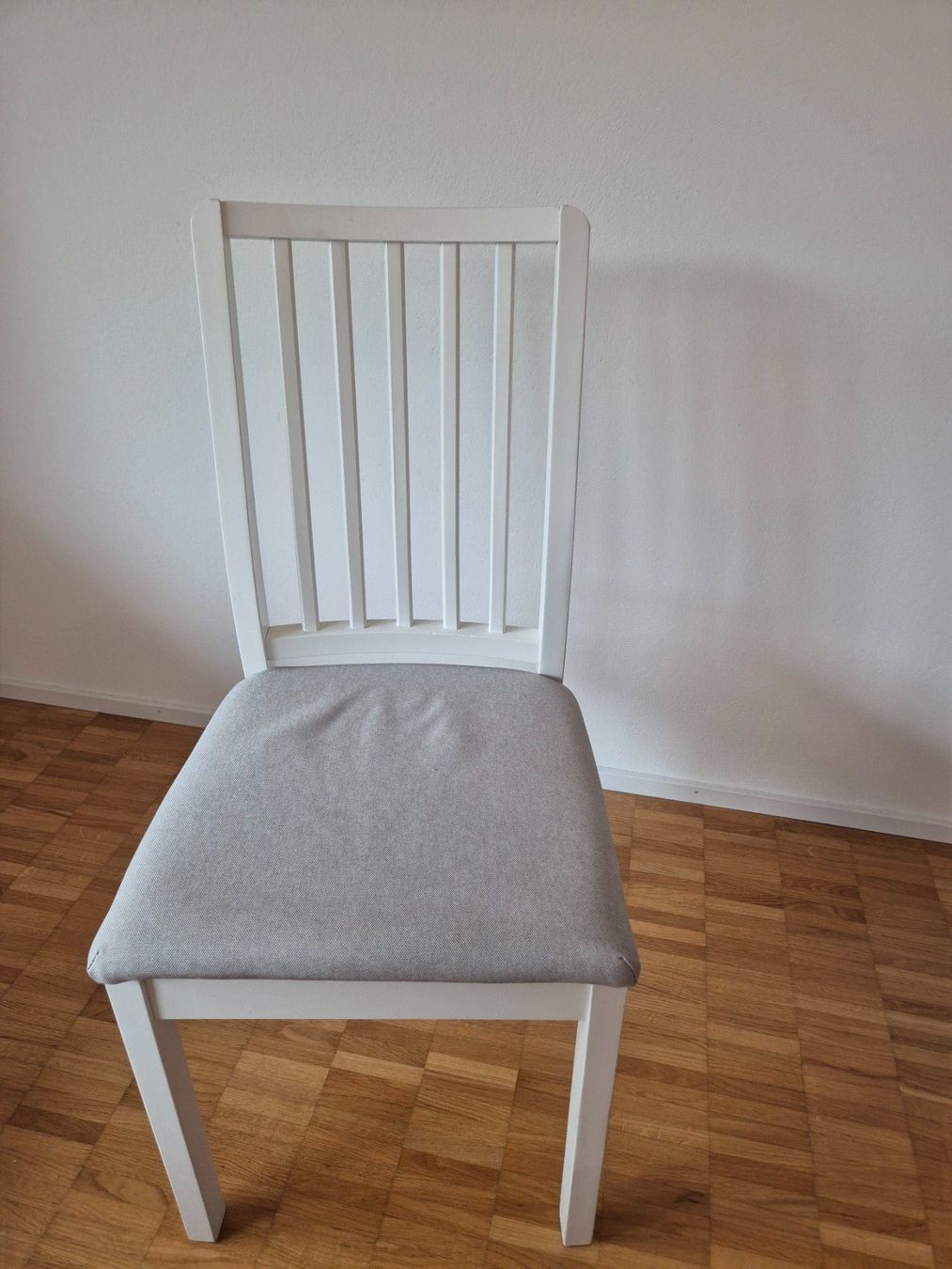 Ikea Tavoli: Ikea Tisch mit 4 Stühlen – Usato da Bern venduto da oct_w7yj 2