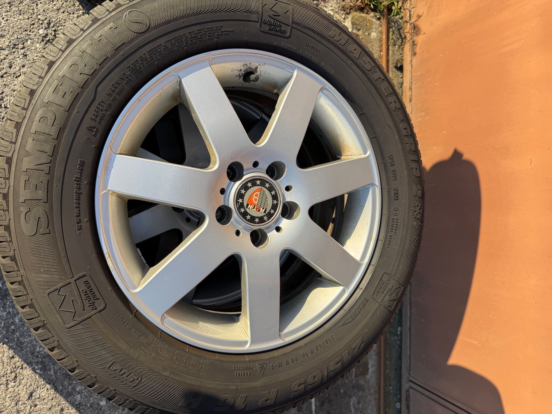 Pneumatici & Ruote complete: Audi Q3 Winter Kompletträder – Usato da Rotkreuz venduto da garage-wismer-ag