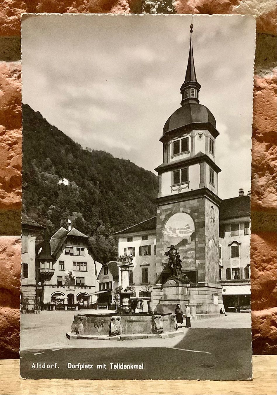 Cartoline postali: ALTDORF - Tell Denkmal & Rathausplatz – Usato da Root venduto da ENGLAND-TREASURES