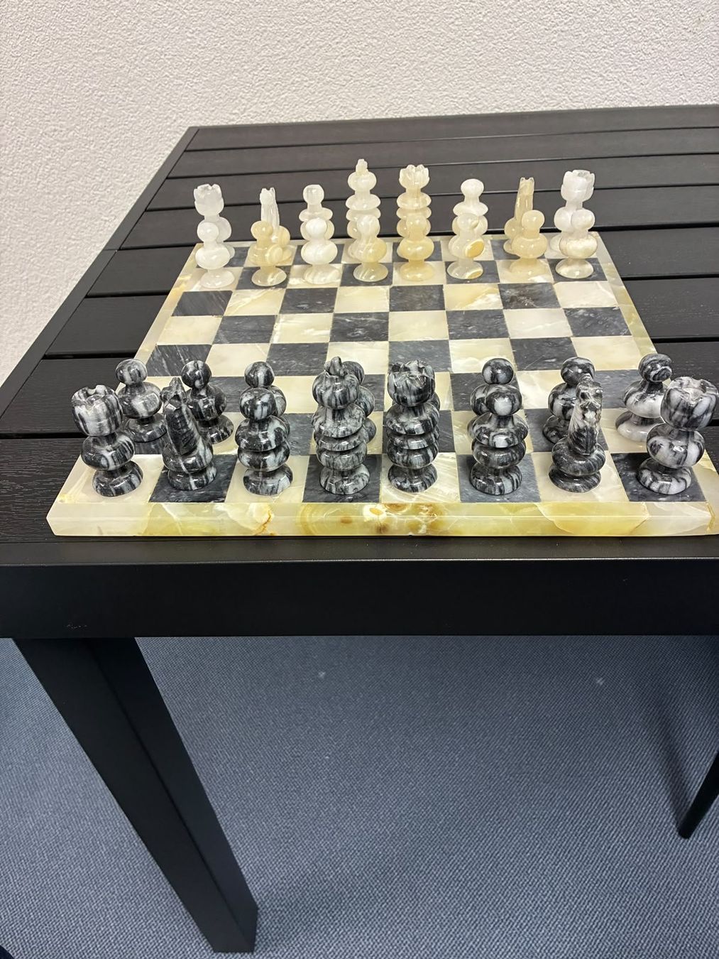 Jeux: Schachspiel aus Marmor – D'occasion à Mörschwil par and456AB