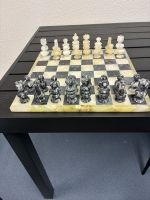 Schachspiel aus Marmor