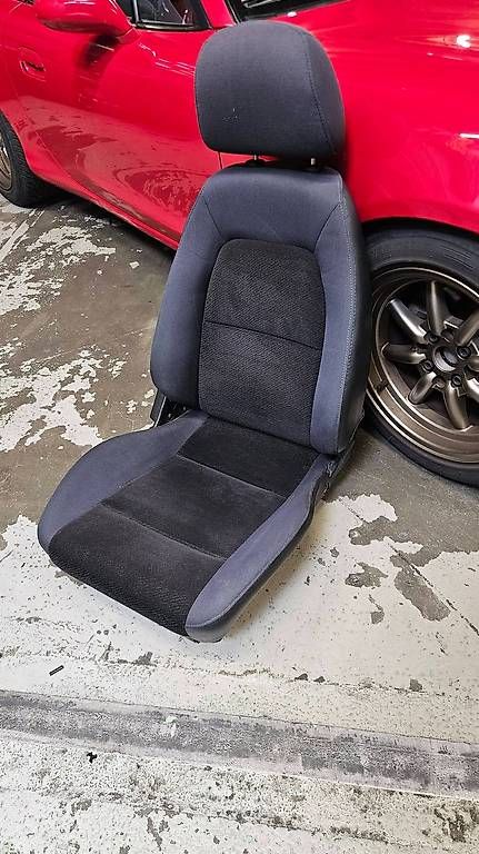 Mazda Toutes les pièces auto: MAZDA Mx-5 NB Sitz, Beifahrersitz, Rechts. – D'occasion à Widnau par Driftsi_Hartmann 1
