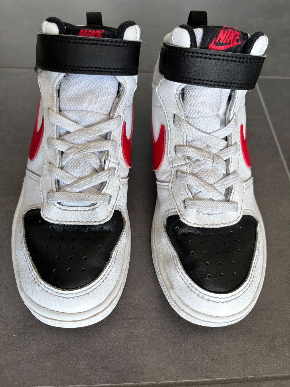 Nike Scarpe per ragazzi: Nike Court Borough mid 2 Gr.31 – Usato da Oberägeri venduto da MariaLehman