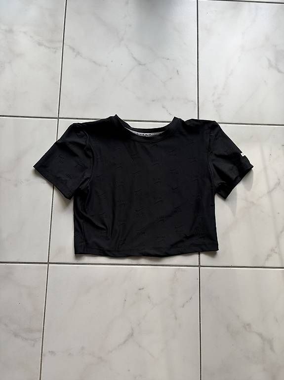 Top: Nike Air Top – Usato da Fahrwangen venduto da ste_v7sm
