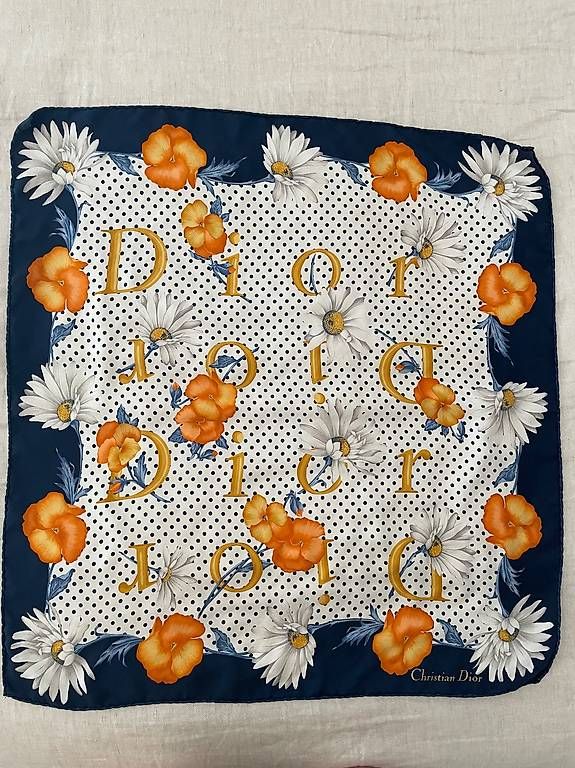 Foulards, Tücher & Schals: Seidentuch Dior – Gebraucht aus Kloten von Cornee