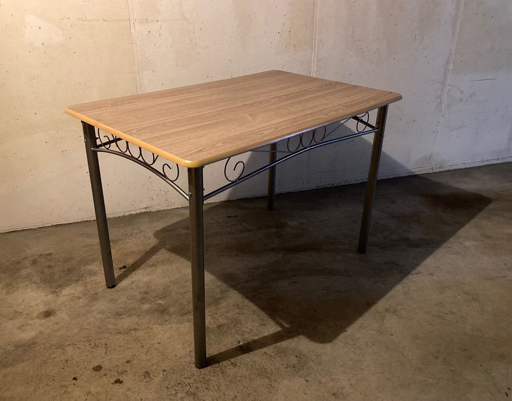Set de table et chaises: Esstischgruppe, gebraucht – D'occasion à Zürich par m_armotte 1
