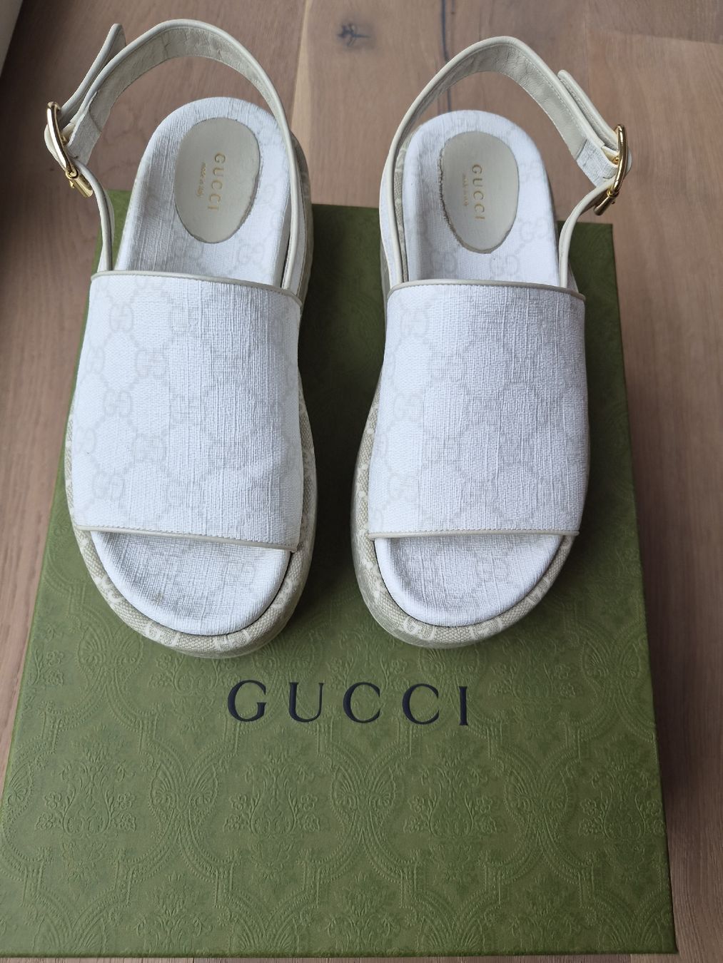 Gucci Scarpe da donna: Gucci Sandale monogramweiss Groesse 38 neu – Nuovo (secondo la descrizione) da Immensee venduto da jan_9rzs