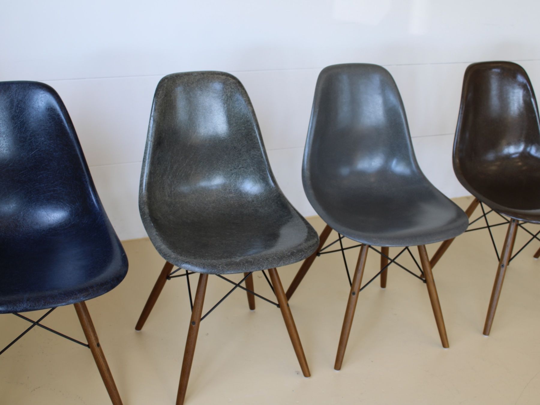 Herman Miller Stühle: Eames Fiberglas Stühle, Hermann Miller – Gebraucht aus Meinisberg von atelier_TILIJA 6