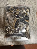 Schmuck- und Accessoire Lot mit verschiedenen Stücken