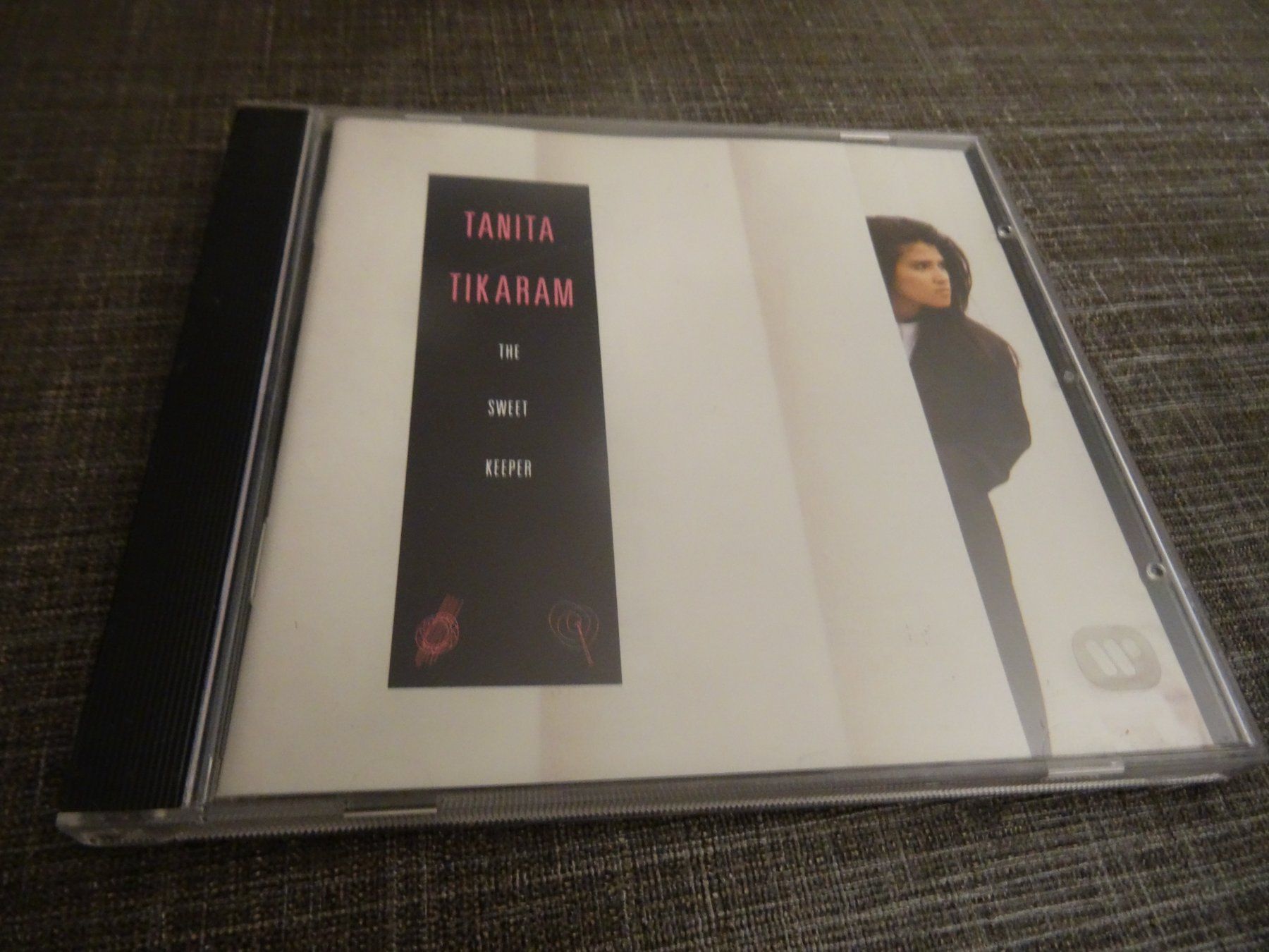 CD: Tanita Tikaram - The Sweet Keeper CD – Usato da Olten venduto da Disc-Ausverkauf