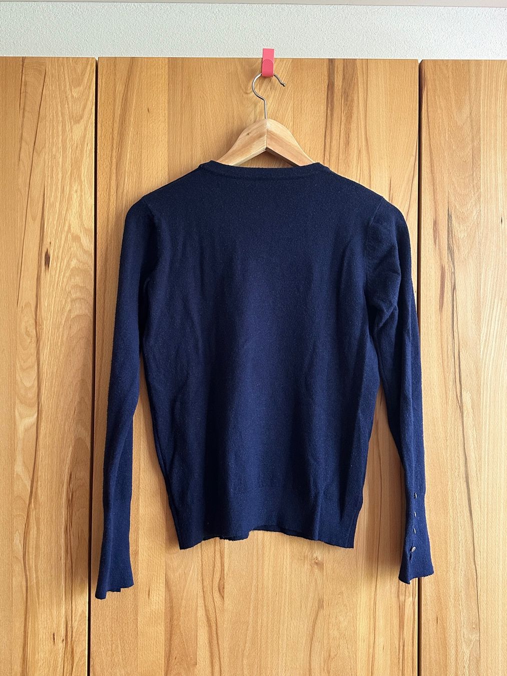 Maglioni & Felpe: Damen Pullover dunkelblau mit Knöpfen an Ärmel – Usato da Schlieren venduto da car_2bwb 2