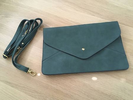 NEU! Elegante Couverttasche, in Moosgrüner Wildlederoptik