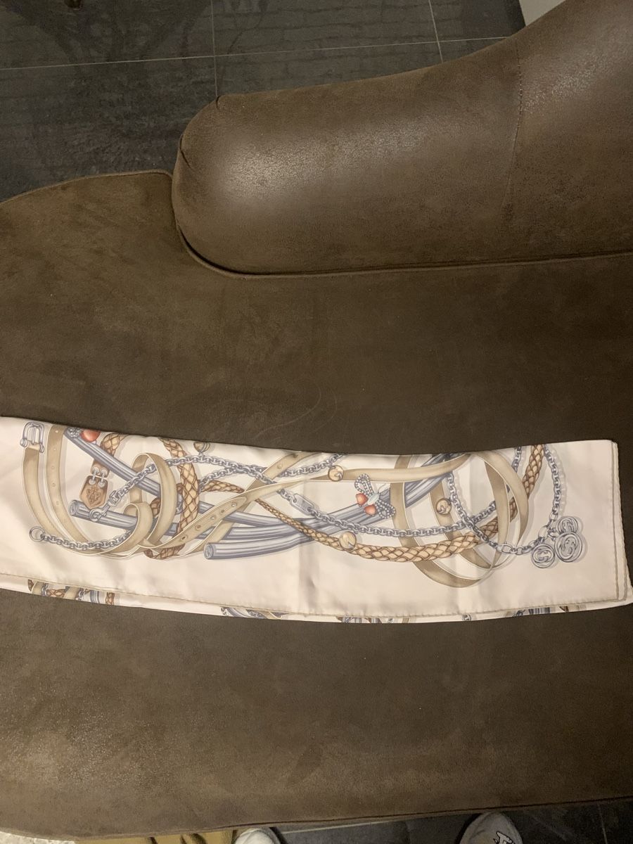 Gucci Foulard & Sciarpe: Gucci Foulard – Usato da Bergdietikon venduto da zor_856j 5
