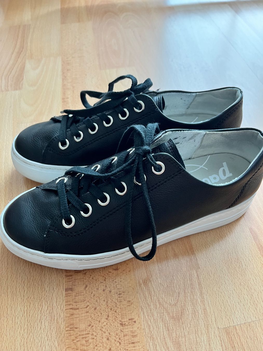 Paul Green Scarpe da donna: Schwarzer Ledersneaker von Paul Green – Usato da Widnau venduto da Wini68 1