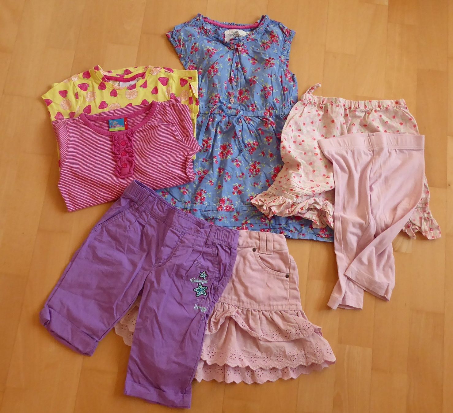 Lotti & Set di vestiti: Kleiderpaket Mädchen Grösse  104 – Usato da Wettingen venduto da tonia3
