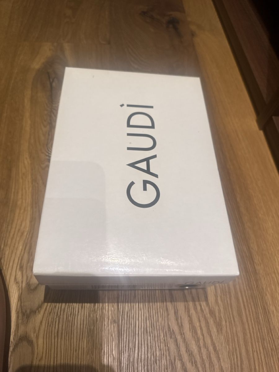 Damenschuhe: GAUDI Pumps weiss Grösse 39 neu mit Box – Neu und originalverpackt aus Rapperswil SG von LR07 5