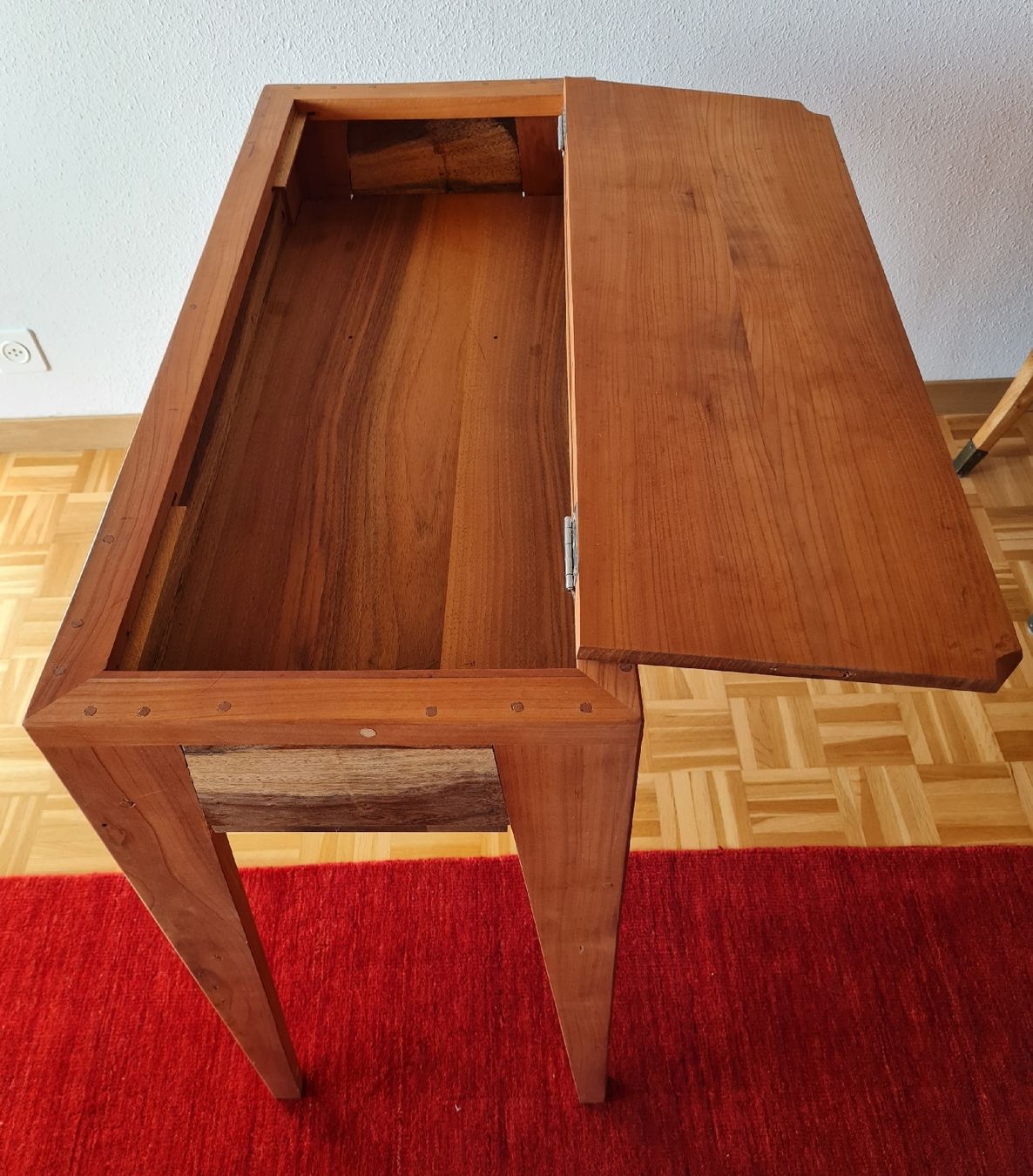 Tische: Beistelltisch mit Klappdeckel – Gebraucht aus Maur von Tashi010 4
