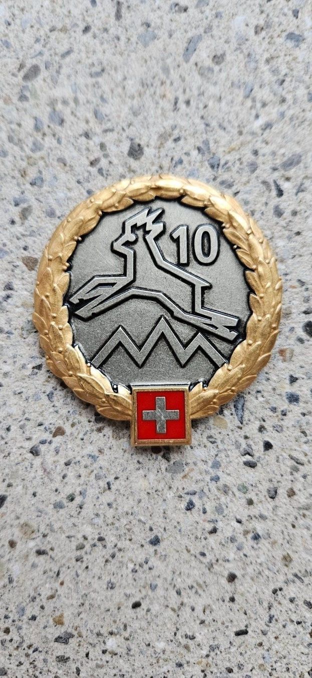 Schweizer Armee Placchette & Badge: *** Beretemblem Gold Offizier Schweizer Armee *** – Nuovo e nell'imballaggio originale da Riedholz venduto da fr_sIruP