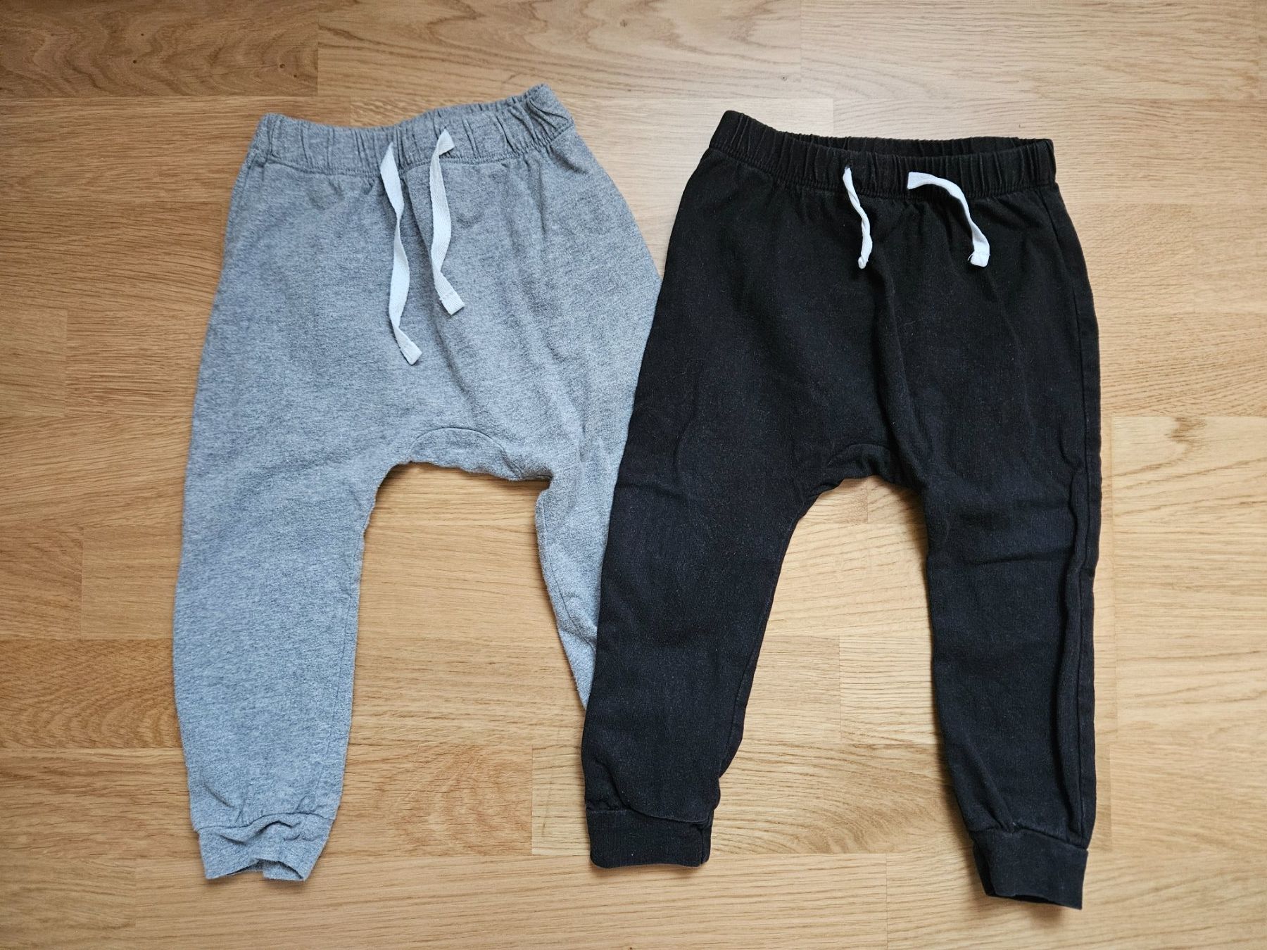 Pantaloni: 2x Baby Hosen, Gr. 80 – Usato da Bern venduto da Oloui