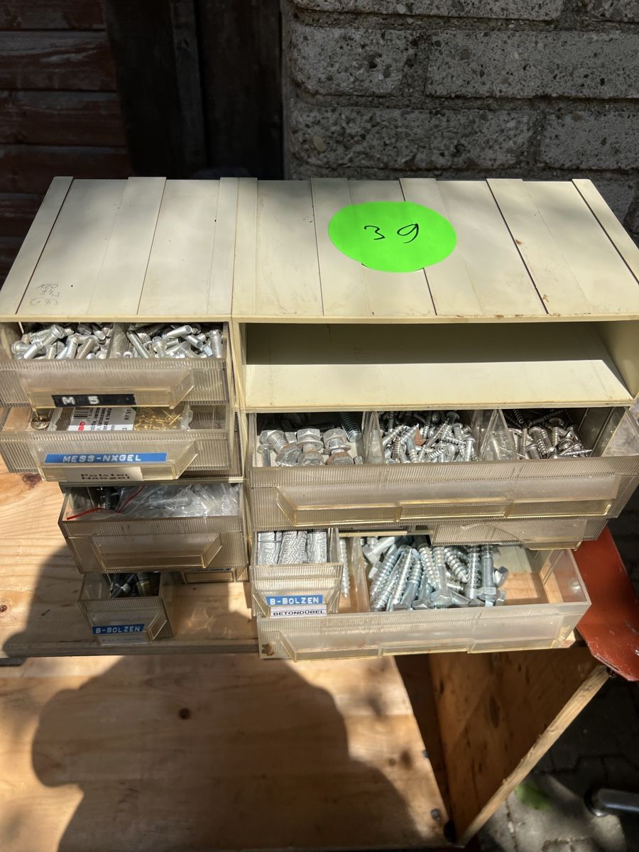 Alle Werkzeuge: Sortiment Box mit Schrauben etc. Gebraucht  – Gebraucht aus Neuenhof von Willi111 1