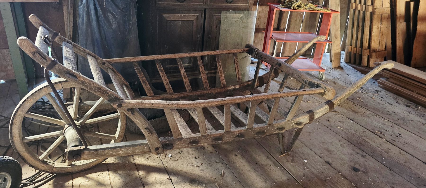 Brouettes: Dekorativer antiker Handwagen Holz – D'occasion à Agasul par ire_h9wl 4