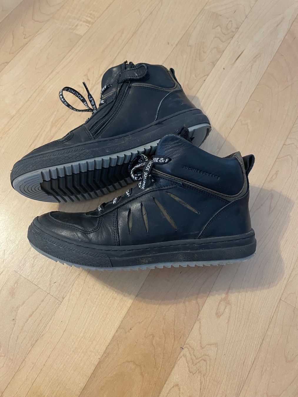 Schuhe für Jungen: Übergangsschuhe aus Leder, Grösse 33 – Gebraucht aus Steinhausen von Guelosch