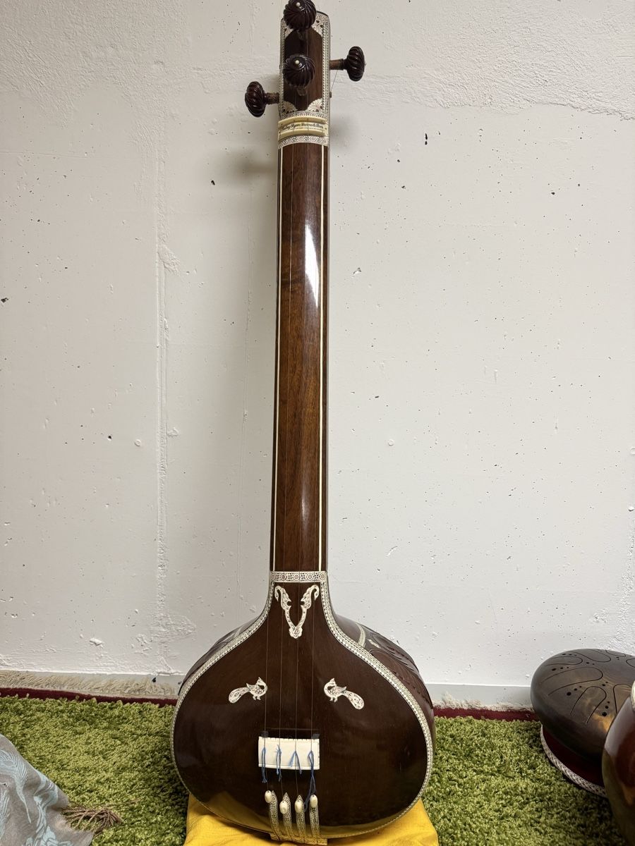 Strumenti musicali: Tanpura – Usato da Otelfingen venduto da Hargul