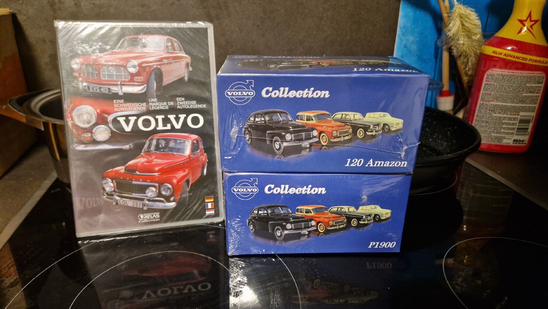 Volvo Modellini d'auto: Zwei Volvo Modellautos + CD – Nuovo (secondo la descrizione) da Wetzikon ZH venduto da Oldieslover