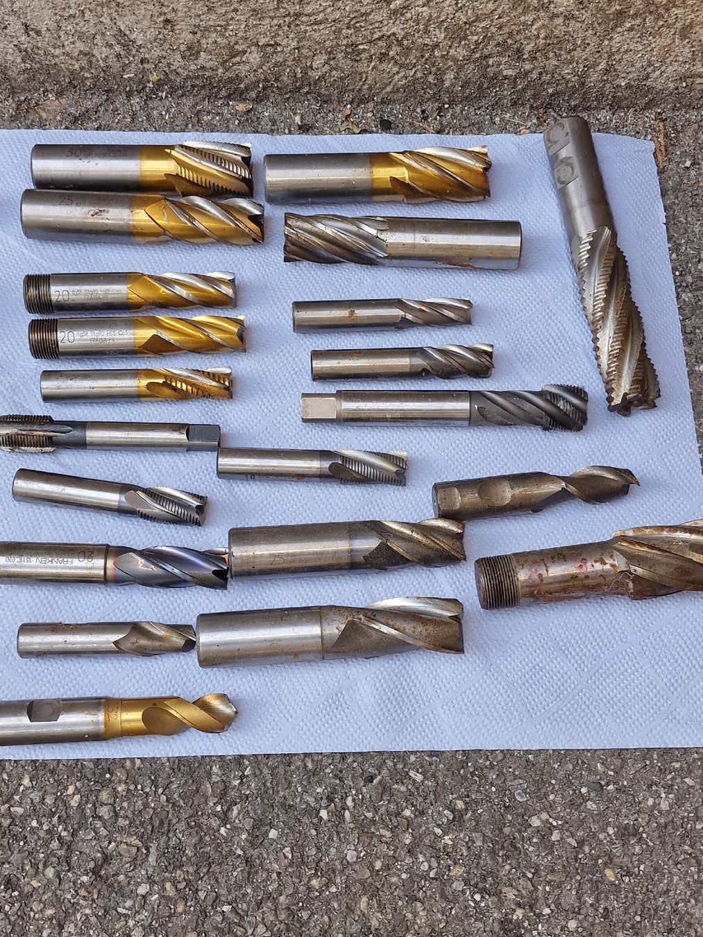 Tutti gli attrezzi: Werkzeugschaftfräser und Gewindebohrer Set  – Usato da Chur venduto da lir_b7jw 1