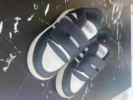 Kinder Schuh Adidas Klettverschluss schwarz/weiss Gr23