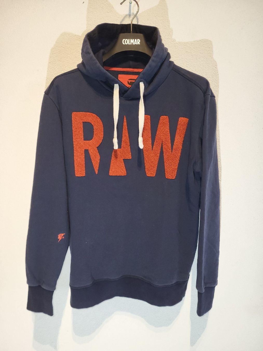 Pullover & Sweatshirts: RAW - Pull à Capuchon Bleu Foncé, Taille M – Gebraucht aus Haute-Nendaz von DetoutDerien 1