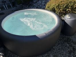 Softub Resort Modell 300 – gepflegt, winterfest