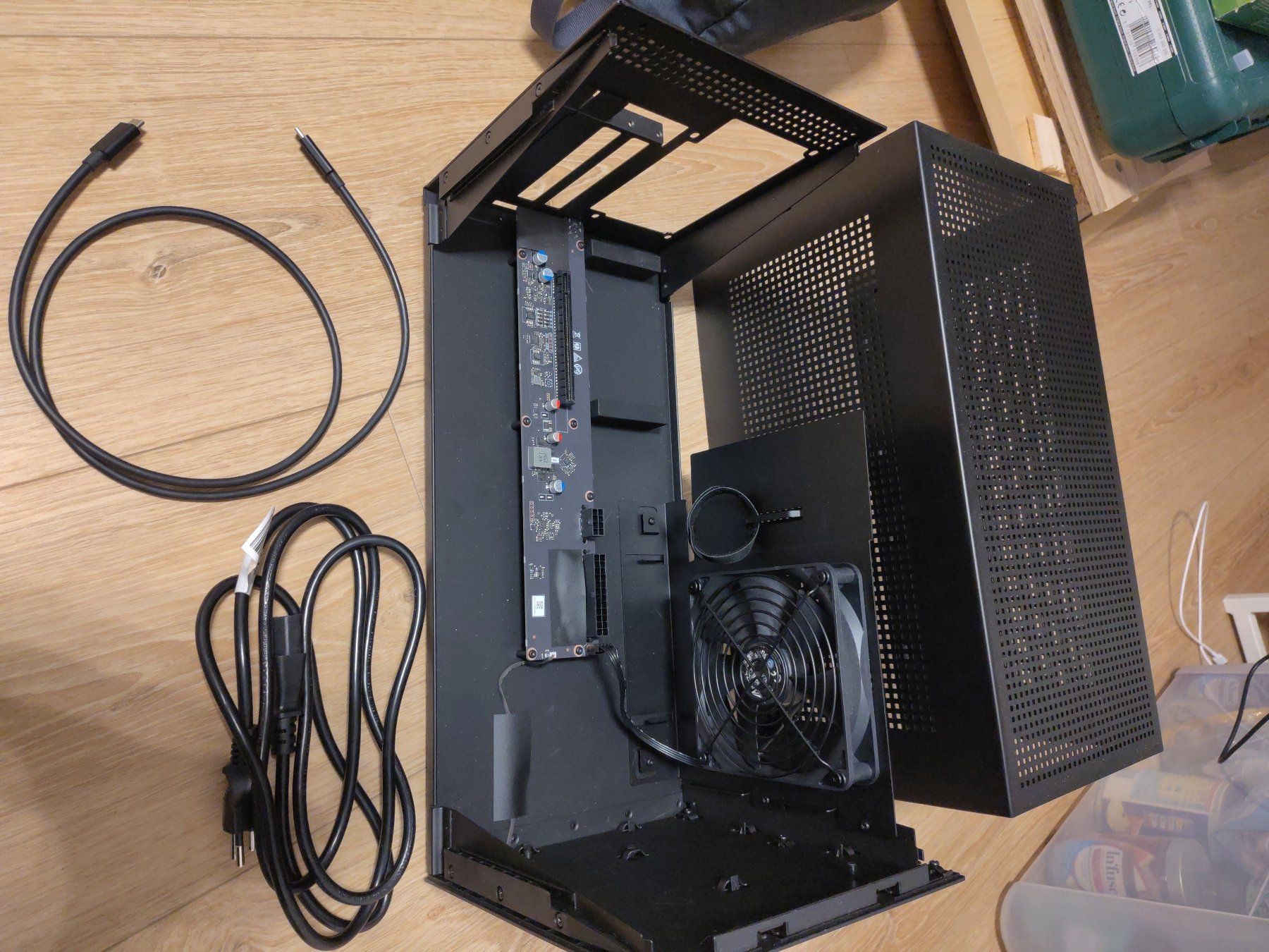 Razer Core X V2 – Externes GPU-Gehäuse (eGPU) (Neu (gemäss Beschreibung ...