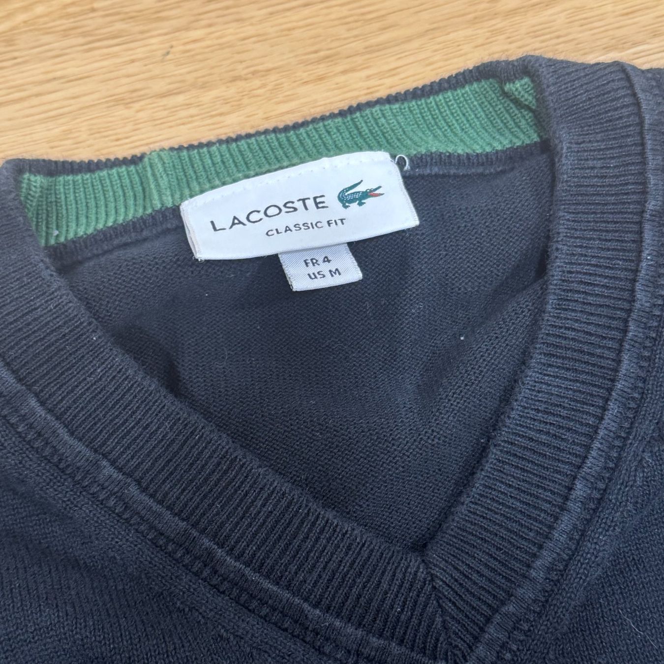 Lacoste Maglioni & Felpe: Lacoste dark blue v-neck sweater retro 00s pull – Usato da St. Gallen venduto da sourced_limited 2