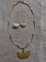 Bronzekette mit Ohrhänger in Gingkoform