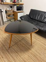 Table basse vintage  forme triangulaire  bois & en verre