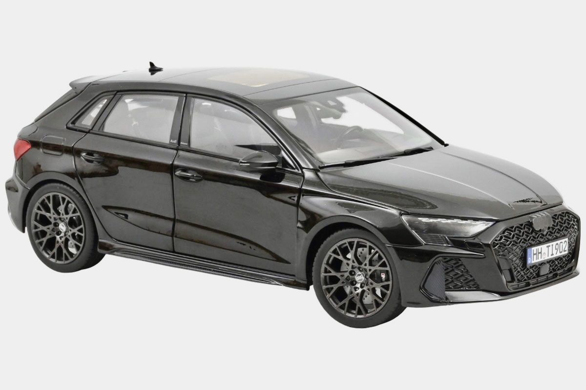 Audi Modellini d'auto: AUDI RS 3 2025  MASSSTAB 1:18 – Nuovo e nell'imballaggio originale da Erlenbach im Simmental venduto da Model_box 7
