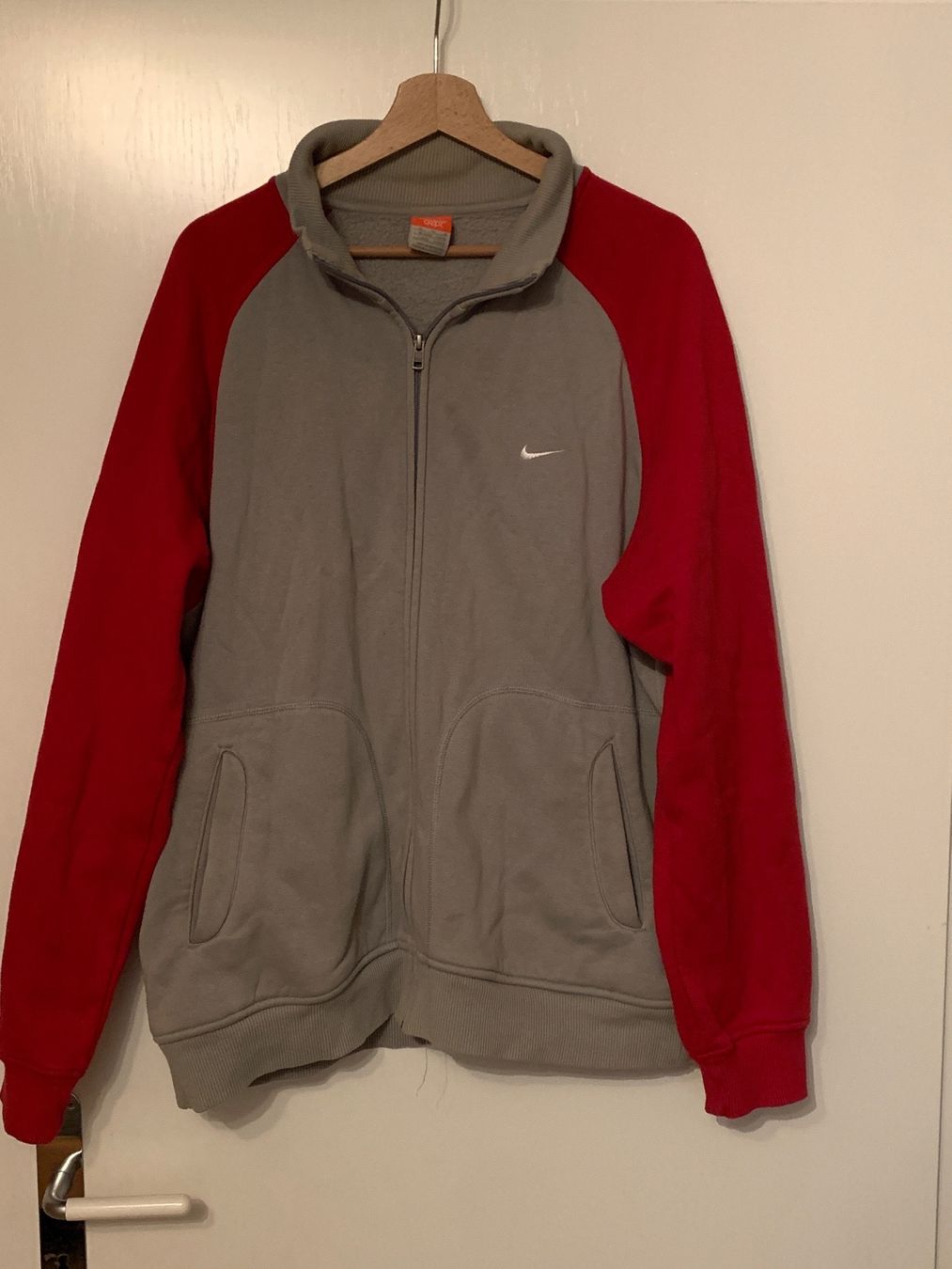 Nike Vestes: Nike Jacke Grösse XL – D'occasion à ZUFIKON par SULMI01