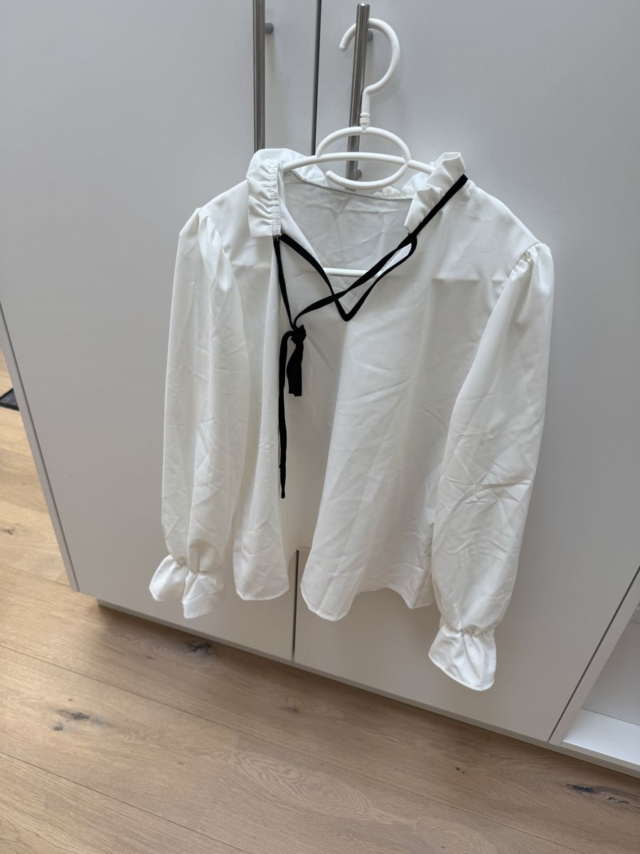 Blusen: 3 Blusen (langarm) / Grösse M – Gebraucht aus Wimmis von marii__96 2