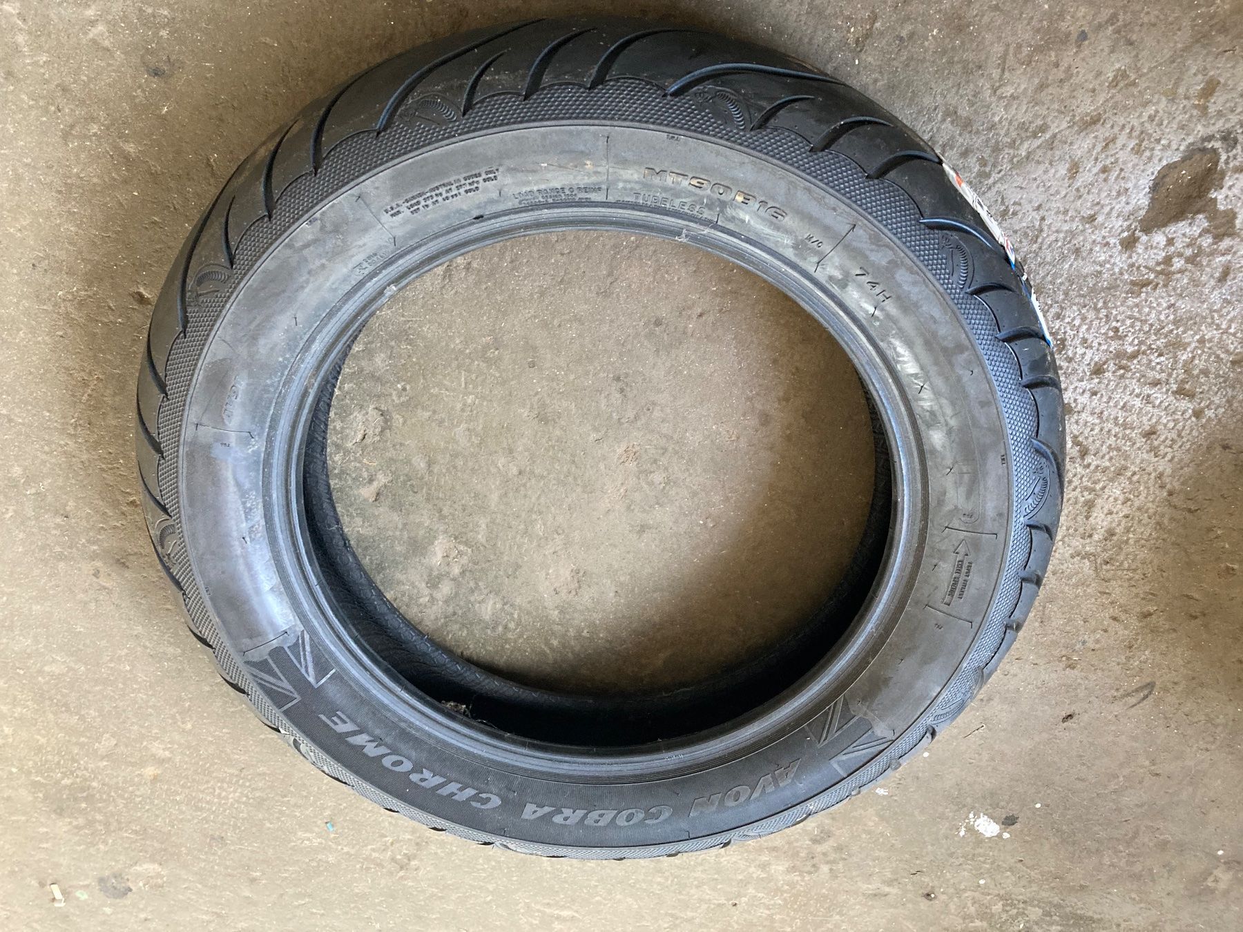 Pneumatici & Ruote complete: Gomma moto anteriore AVON – Nuovo e nell'imballaggio originale da Riazzino venduto da jac_gvh8