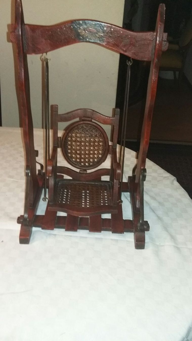 Giocattoli: Antik Holz Puppe Schukel Hangesessel – Usato da Bern venduto da Imamrashed