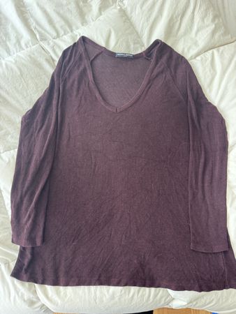 Pull Brandy Melville bordeaux col V taille unique