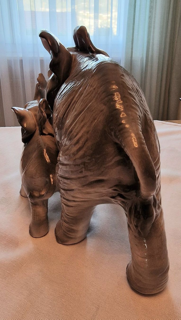 Figuren: Elefant mit Jungem Porzellan – Gebraucht aus Lupsingen von Niceday 2