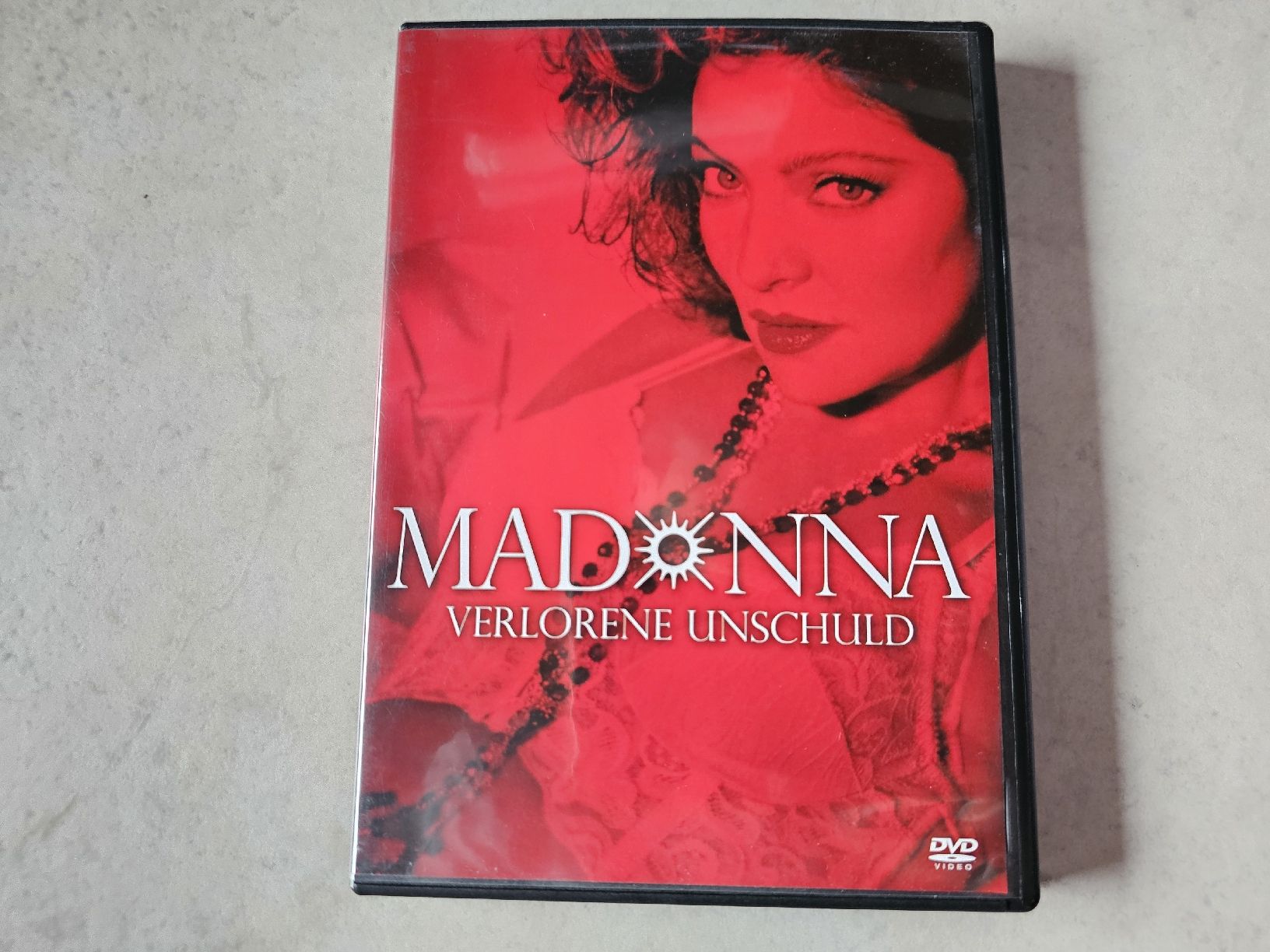 Tutti i DVDs: Madonna  -  Verlorene Unschuld – Usato da Schneisingen venduto da backstore24