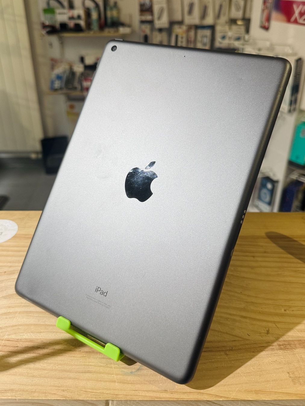 Apple Covers & Borse: Complete iPad 5  Chassis + Silver Battery – Usato da Morges venduto da DA-repa 1