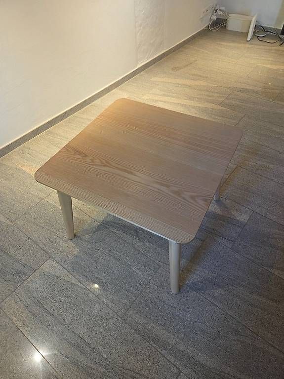Tavoli: Wohnzimmertisch 70x70cm – Usato da Lenzburg venduto da sfeh 2