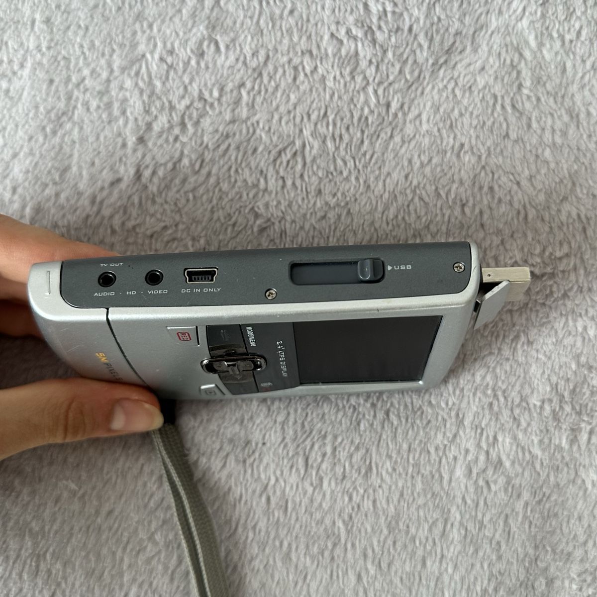 Carena Camcorder: CAMÉSCOPE NUMÉRIQUE CARENA HDV5C2 – Gebraucht aus Givisiez von dor_xb9k 2