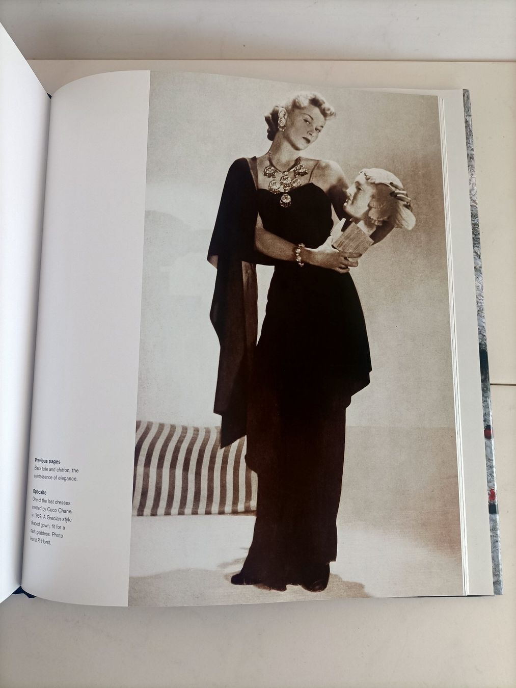 Bücher: Chanel - Collections and Creations / Danièle Bott / Thames & – Gebraucht aus crans montana von AB3963 4