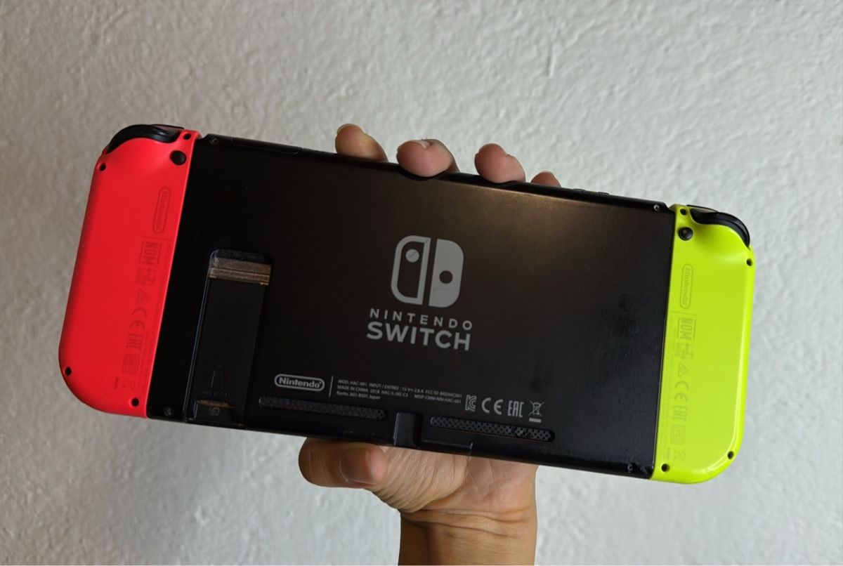 Nintendo Console: Nintendo Switch Console with Mario Odyssey Case 🎮 – Usato da Ehrendingen venduto da bubulence 2