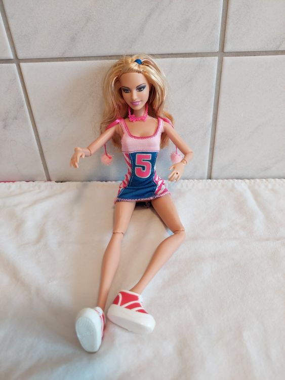 Barbie articulée  Acheter sur Ricardo